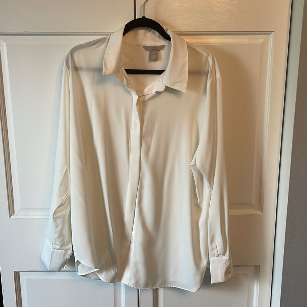 H&M creamish dress shirt